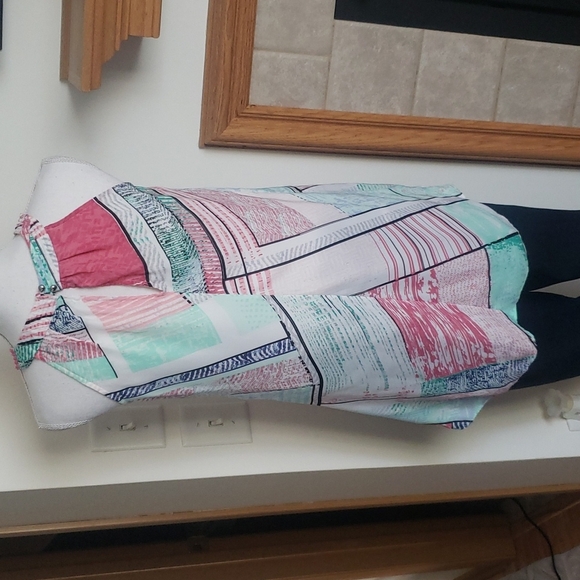 White House Black Market Shell - Picture 2 of 2